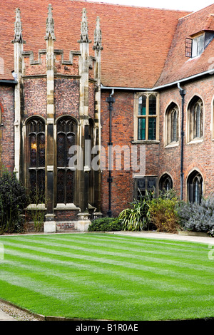 Corte principale di Queen's College, Università di Cambridge, Cambridge, Inghilterra, Regno Unito Foto Stock