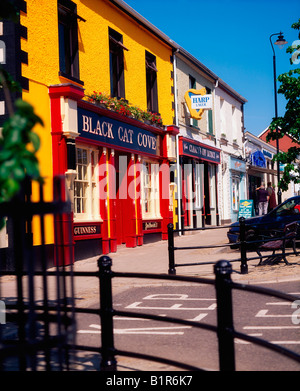 Belleek, Co Fermanagh, Irlanda del Nord, un pub tradizionale Foto Stock