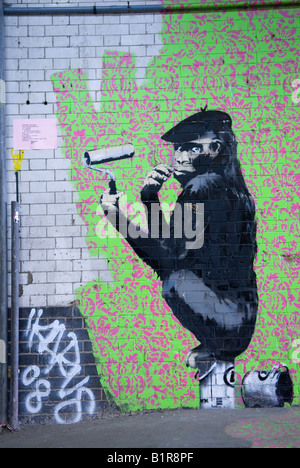 Graffiti Banksy Street art sul muro. Artwork, "Portrait of the Artist" "Wall Paper Paint", Leake Street Waterloo London 2000s 2008 HOMER SYKES Foto Stock