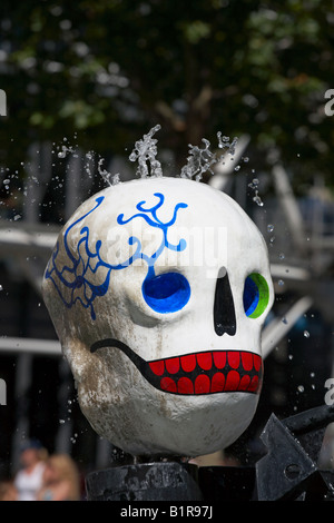 Cranio dettaglio dalla Fontana Stravinsky Parigi Francia Foto Stock