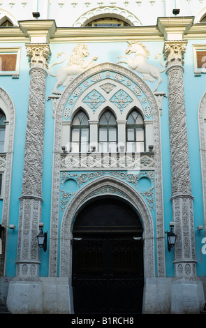 Lo stile gotico facciata della stampa sinodale House Nikolskaya Ulitsa Mosca Russia Foto Stock