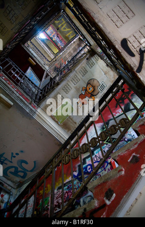 Scala nel Kunsthaus Tacheles, casa per arte, Oranienburger Road, Berlin-Mitte, Germania, Europa Foto Stock