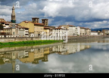 Il centro storico di Firenze sulle rive del fiume Arno, Sito Patrimonio Mondiale dell'UNESCO, Toscana, Italia, Europa Foto Stock