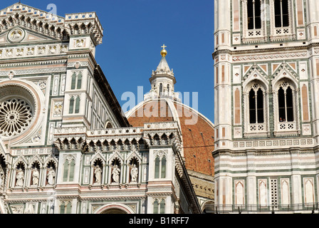 Cattedrale di Santa Maria del Fiore o Duomo di Firenze mostra Brunelleschi's la cupola e il Campanile o torre campanaria, Firenze, U Foto Stock