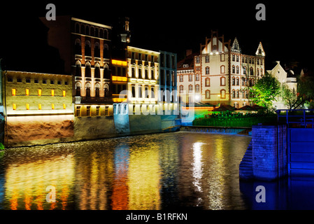 Facciate, illuminato, sul fiume Oder in Opole, Slesia, Polonia, Europa Foto Stock