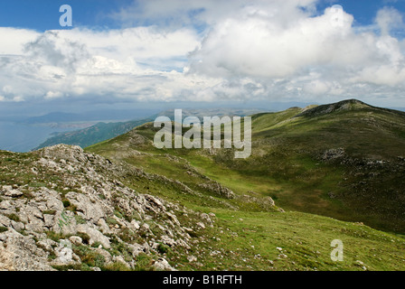 Altopiano carsico nel Galicica Parco Nazionale sul lago di Ohrid, Sito Patrimonio Mondiale dell'UNESCO, Macedonia, ex Repubblica jugoslava di Macedonia, Ex Repubblica iugoslava Republ Foto Stock