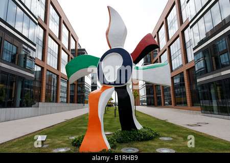 Scultura da Fernand Léger, la grande fleur qui marche, il Quartiere Finanziario, il Plateau de Kirchberg, Lussemburgo, Europa Foto Stock