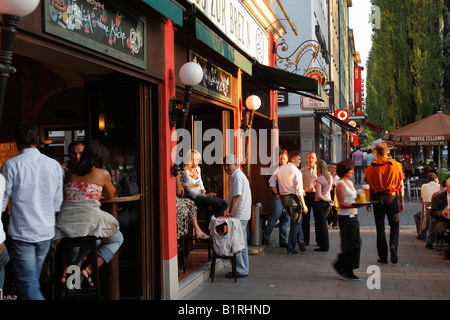 Zur Brez'n Inn su Leopoldstrasse Street, Schwabing Monaco di Baviera, Germania, Europa Foto Stock