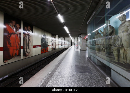 Stazione metro quadrato Koenigsplatz, Monaco di Baviera, Germania, Europa Foto Stock