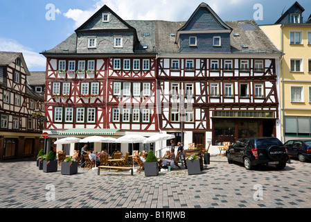 Metà storico-case con travi di legno nel centro storico nel mercato Kornmarkt, Wetzlar, Hesse, Germania, Europa Foto Stock