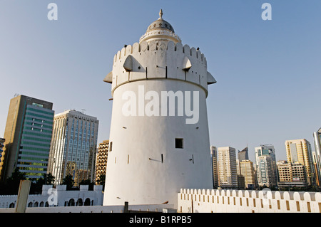 Il vecchio forte e le Qasr al Hosn Museum, citta' di Abu Dhabi, Emirat Abu Dhabi, Emirati Arabi Uniti, Asia Foto Stock