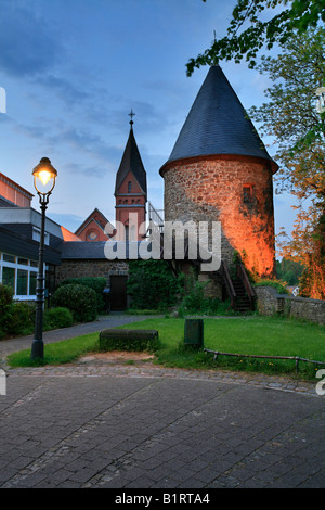 Hexenturm, streghe sulla torre della cinta muraria in Olpe, Renania settentrionale-Vestfalia, Germania, Europa Foto Stock