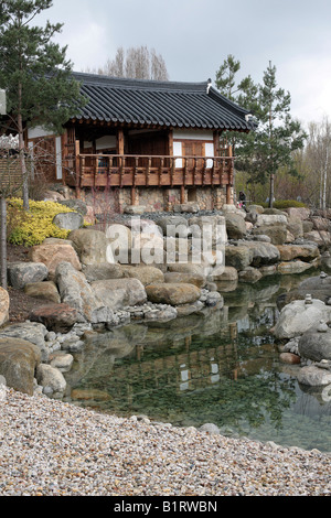 Kye Zeong Pavilion, il padiglione del giardino accanto all'acqua in coreano Seoul giardino, Gaerten der Welt, Giardini del mondo, ma di Berlino Foto Stock