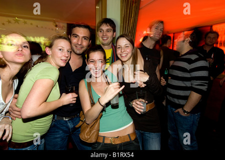 Chi ama divertirsi in Cina Lounge in Reeperbahn distretto a luci rosse, Nobistor, Sankt Pauli, Amburgo, Germania Foto Stock