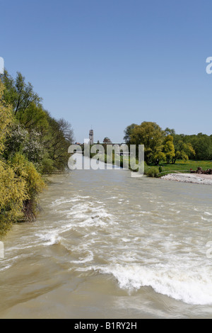 Fiume Isar e Deutsches Museum, museo tedesco, visto dal Ponte Wittelbacher, Monaco di Baviera, Germania, Europa Foto Stock