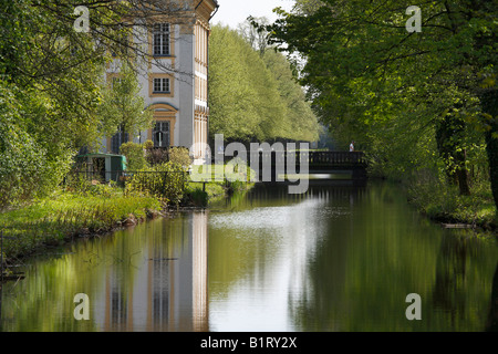 Schliessheimer Canal, Nuovo Palazzo Schleissheim, Oberschliessheim, nei pressi di Monaco di Baviera, Baviera, Germania, Europa Foto Stock