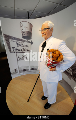 La somiglianza del colonnello Harland David Saunders sanders fondatore di KFC Kentucky Fried Chicken al Visitor Center Louisville Kentucky Foto Stock