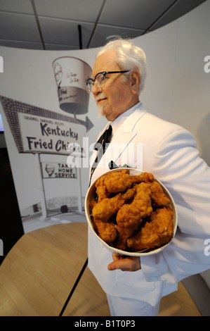 La somiglianza del colonnello Harland David Sanders fondatore di KFC Kentucky Fried Chicken al Visitor Center Louisville Kentucky KY Foto Stock