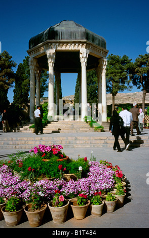 Aprile 13, 2006 - tomba del poeta persiano Hafez nella città iraniana di Shiraz. Foto Stock