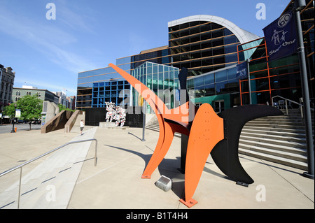 Red Feather 1975 da Alexander Calder al Kentucky Center in downtown Louisville Kentucky KY Foto Stock