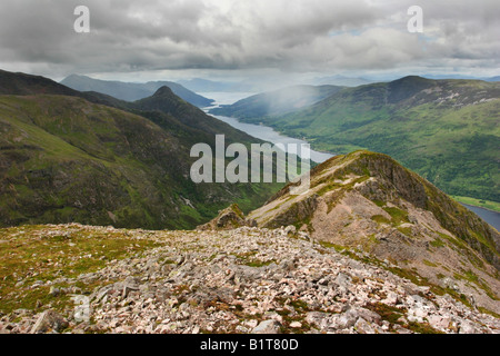 Guardando ad ovest da Garbh Bheinn e giù Loch Leven Foto Stock