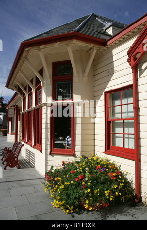 Villaggio di Ballater Scozia Old Royal Stazione ferroviaria ospita il Centro Informazioni Turistiche, stazione di esposizione e sala da tè. Foto Stock