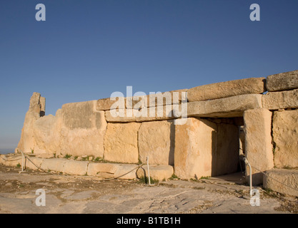 L'ingresso principale per il tempio preistorico di Hagar Qim, Malta, Europa Foto Stock