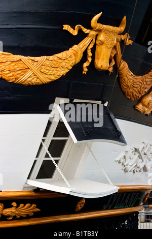 Cabina finestra su un vecchio tall ship a poppa Foto Stock