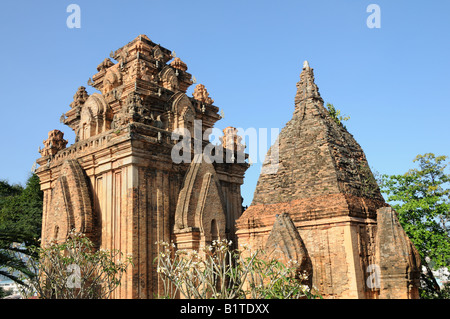 Dettaglio del tetto di un impressionante Po Nagar tower Cham Nha Trang Vietnam Foto Stock