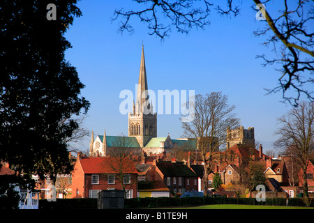 Chichester Cathedral vista dal Priory Park Chichester City West Sussex England Regno Unito Regno Unito Foto Stock