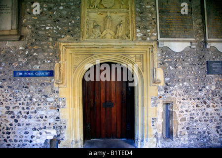 Porta nel chiostro della Cattedrale di Chichester Chichester City West Sussex England Regno Unito Regno Unito Foto Stock