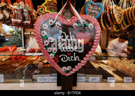 Gingerbread cuore tedesco con iscrizione "ti amo" in Dusseldorf Germania Foto Stock