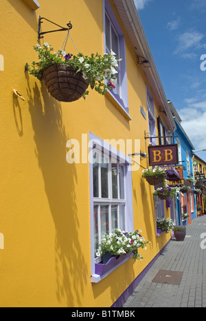 Case vivacemente colorate a Kinsale, Co Cork, Irlanda. Foto Stock