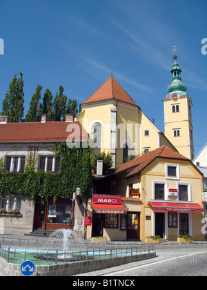 La chiesa e gli edifici della città di Samobor Croazia Europa Foto Stock