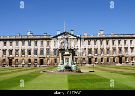 Statua di Enrico IV e la costruzione di Gibbs, Kings College di Cambridge Inghilterra REGNO UNITO Foto Stock