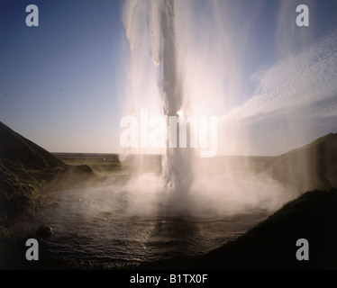 Soleggiato Seljalandsfoss cascata, Islanda Foto Stock