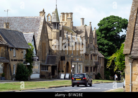 Broadway a nord del Cotswold town in Worcestershire Inghilterra UK antiche e belle gallerie d'arte Foto Stock