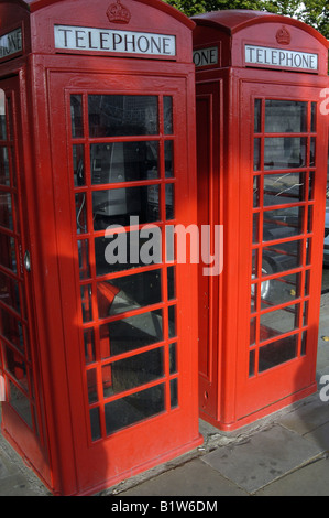 Due cabine telefoniche rosse, London, Regno Unito Foto Stock