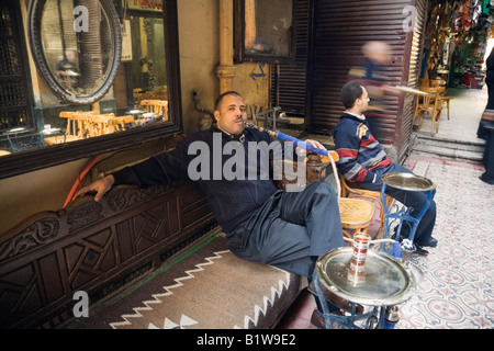 Il Cairo, Egitto, Africa. Fishawi s coffeehouse in Khan al Khalili Cairo Islamico Foto Stock