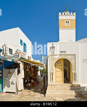 A 2 foto panoramiche di cucitura della medina di Hammamet. Nota la moschea entrata principale destro e il minareto sopra. Foto Stock