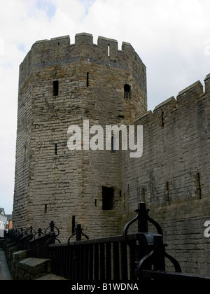 Caernarfon (Carnarvon) castello fortezza costruita da Edward Ho iniziato nel 1283, Gwynedd, Galles Foto Stock