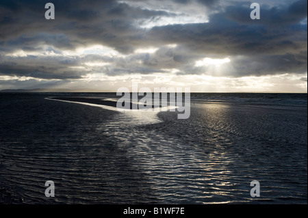 Findhorn spiaggia su un vento tempestoso spazzata di sera. Moray, Scozia Foto Stock