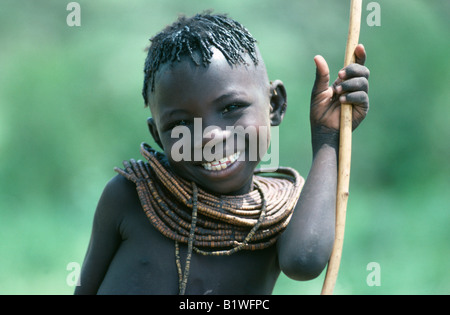 KENYA Africa Orientale Tribali Ritratto di sorridendo felice giovane ragazza di Pokot. Orientale pastorale tribù africana Foto Stock