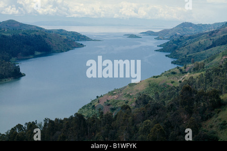 Ruanda Africa centro-orientale il lago Kivu e il paesaggio circostante della Rift valley al confine con la Repubblica democratica del Congo Foto Stock