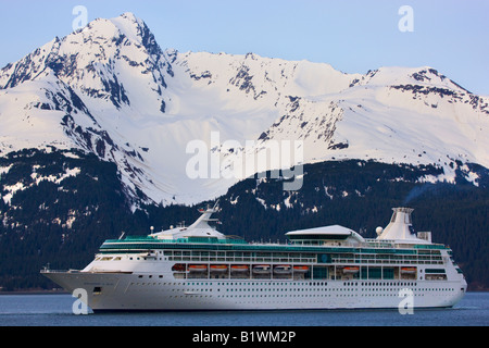 Royal Caribbean Cruise Ship Rhapsody dei mari lasciando Seward Alaska Foto Stock