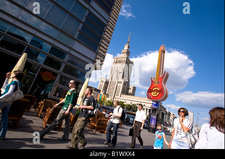 HARD ROCK CAFE nel moderno centro commerciale Zlote Tarasy Varsavia POLONIA Foto Stock