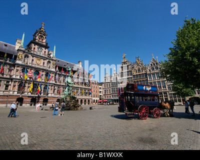 Grote Markt grand piazza del mercato di Anversa Fiandre Belgio Foto Stock