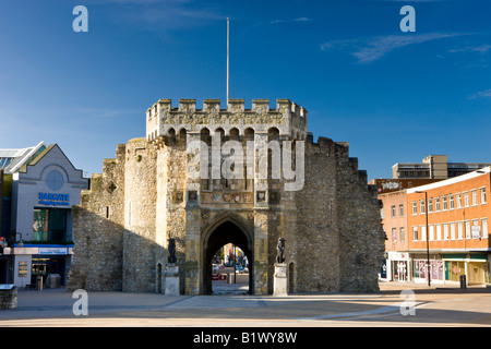 La marcatura Bargate l'ingresso alla città medievale di Southampton Hampshire Inghilterra Foto Stock