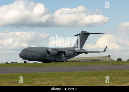 RAF Boeing C-17 Globemaster 111 decollare Kemble Air Show 2008 Foto Stock