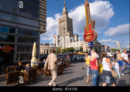 HARD ROCK CAFE nel moderno centro commerciale Zlote Tarasy Varsavia POLONIA Foto Stock